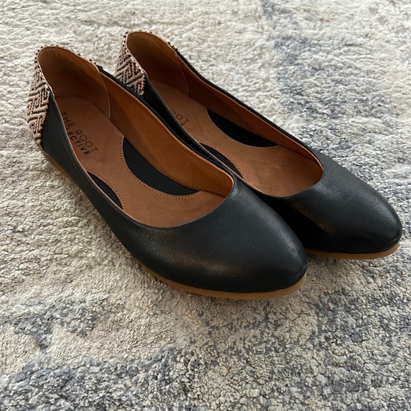 Gorgeous ethical flats - Picture 1 of 3